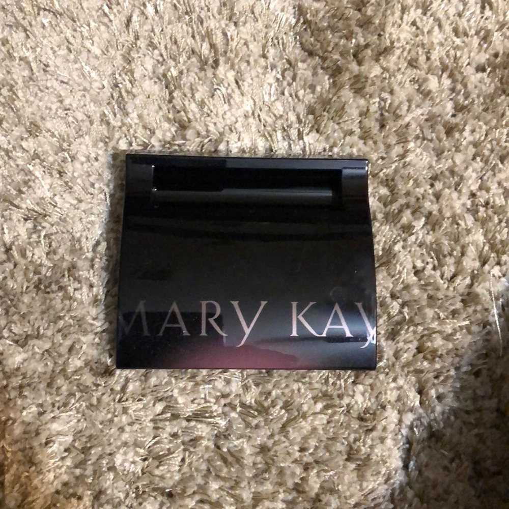 Mary Kay sheer Mineral pressed powder foundation - Picture 11 of 12